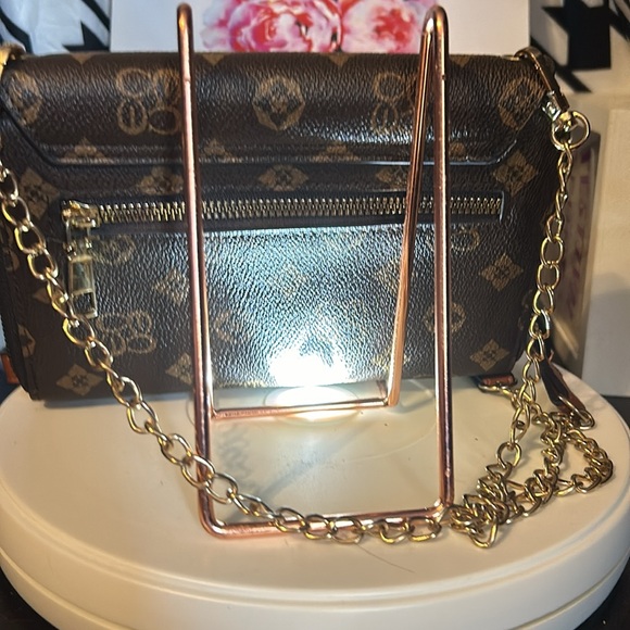 EUC/Crossbody Wallet - Picture 3 of 8